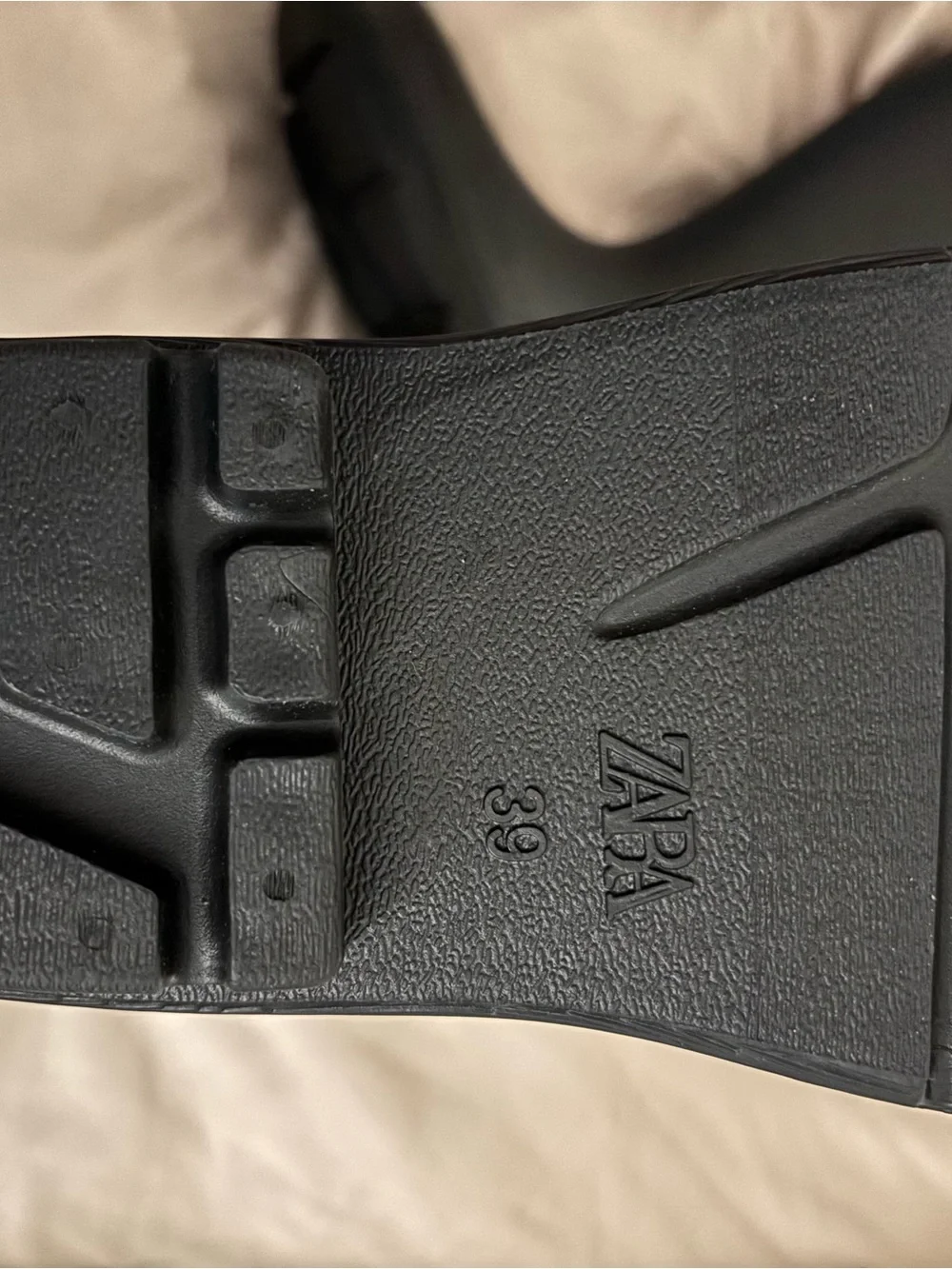 Zara minimalist knee
